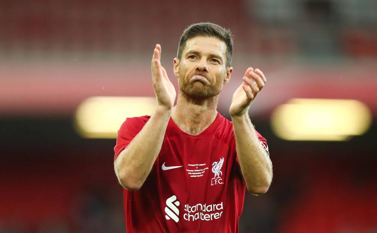 Xabi Alonso Dio Un Recital En El Choque De Las Leyendas Del Liverpool Contra Las Del Manchester